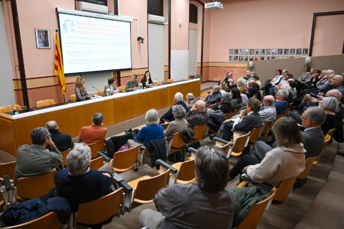 La consellera de Salut moderant la taula rodona